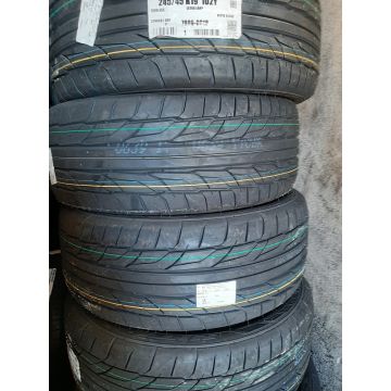 245/45/19  NITTO 102Y
