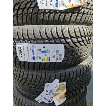 215/50/19 NOKIAN 93V