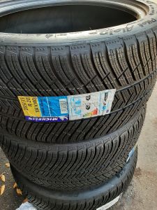 285/35/20 104v michelin 