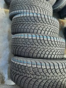 205/55/17   PIRELLI 95T