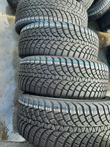 205/70/15 MICHELIN 100H