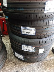 235/55/20 TOYO 102W