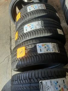235/40/19 CONTINENTAL 96W