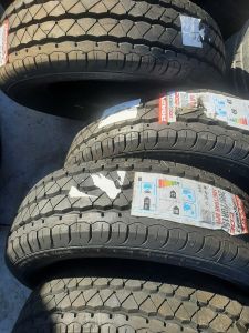 205/70/15 C ROAD X 106/104