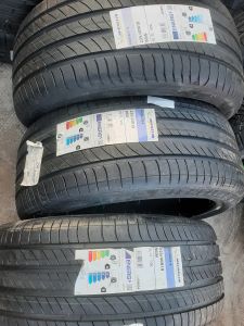 235/40/19 MICHELIN 96W