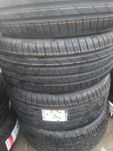 245/40/19  ROAD X  98Y