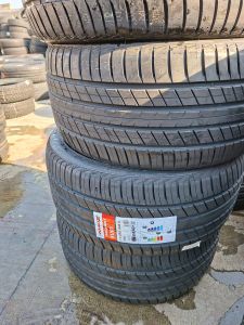 275/35/20  ROAD X 102W