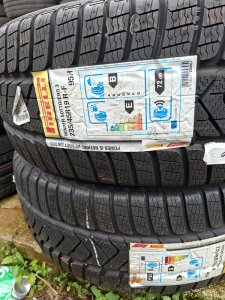 235/45/19  PIRELLI 95H
