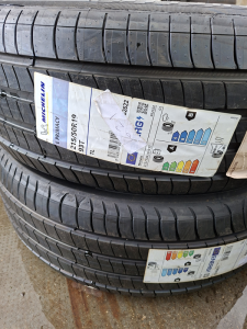 215/50/19 MICHELIN 93T