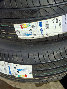215/65/17  MICHELIN 103V