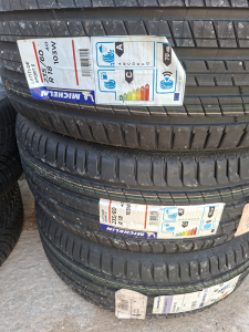 235/60/18 MICHELIN 103W
