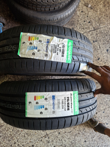 215/45/16 GOODRIDE 96W 