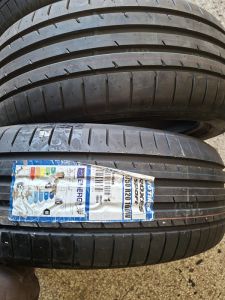 235/50/20 TOYO 110W