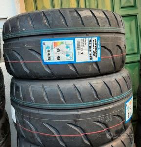 255/40/17  95w nuovi toyo