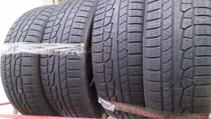 245/65R17  NOKIAN 111H