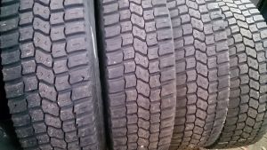 285/70/19.5 UNIROYAL 146/144 C