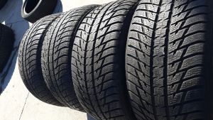 275/40/21 NOKIAN