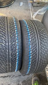305/30/21 MICHELIN 104V
