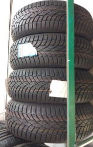 215/60/17 TOYO 100W